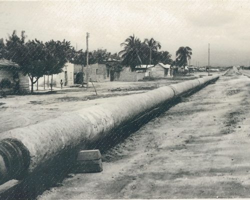 1979-1983 Proceso de construcción del tramo alterno al cruce Sub-Atlántico en la “Barra” entre el mar y la ciénaga grande.