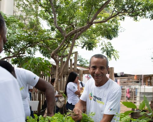 Promigas, Surtigas, SPEC LNG y su Fundación Promigas, en alianza con Fundación Granitos de Paz, lideran la iniciativa Manos al Campo para impulsar la productividad de 41 patios familiares en este corregimiento de Cartagena.